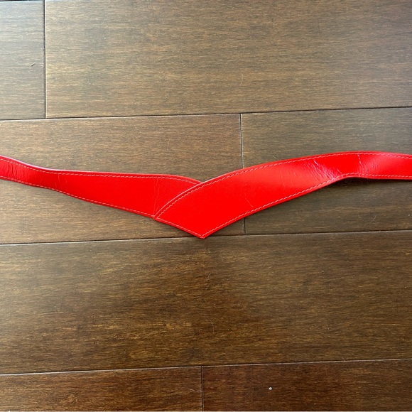 Chic Red Women's Leather Belt - Picture 1 of 3